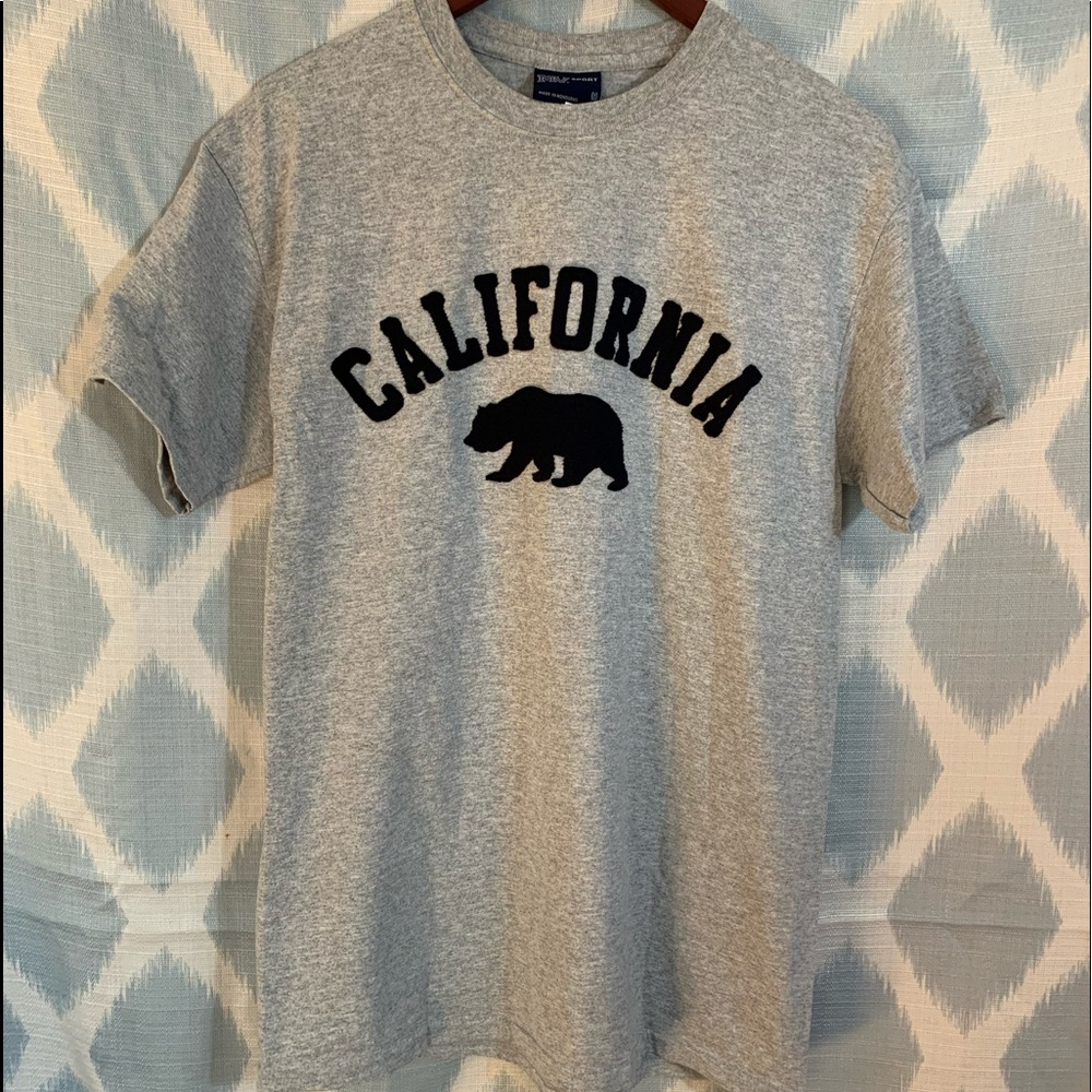 NWT - California Graphic Tee Size Medium